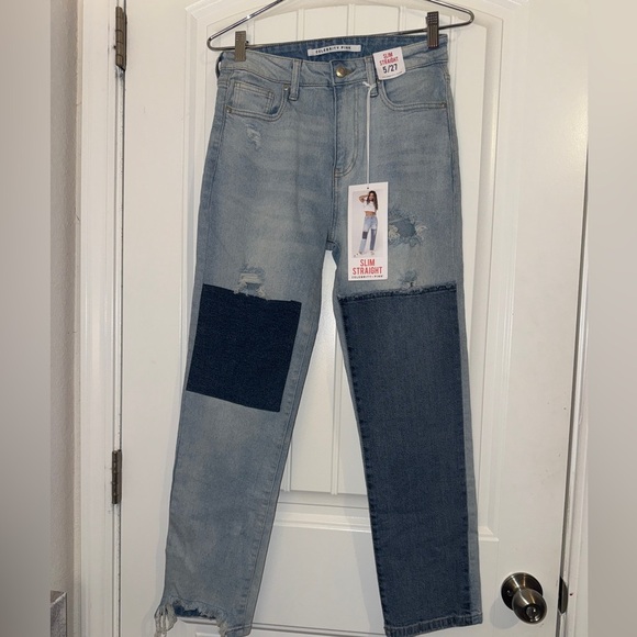 Celebrity Pink Women's Jeans Light Blue and Dark Blue Slim Straight 5/27 New - Picture 5 of 12